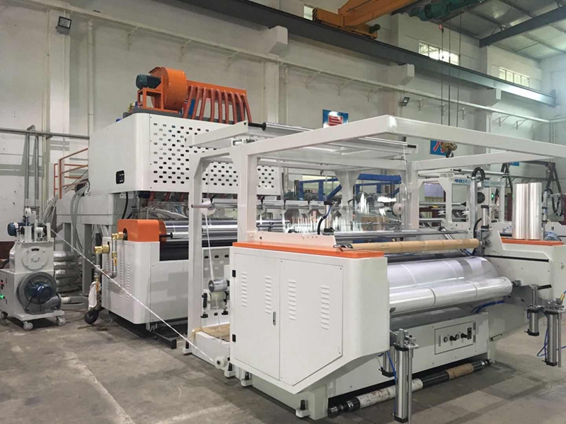 ​Machines de rembobinage de film PE&nbsp;: efficacit&eacute; dans la conversion de rouleaux g&eacute;ants